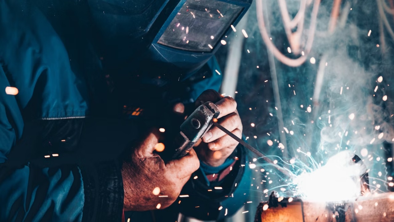 How to Start a Welding Business